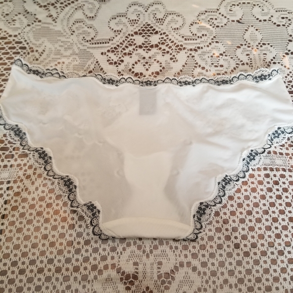 Donated*Victoria'sSecret lingerie white lace pantie - Picture 2 of 6